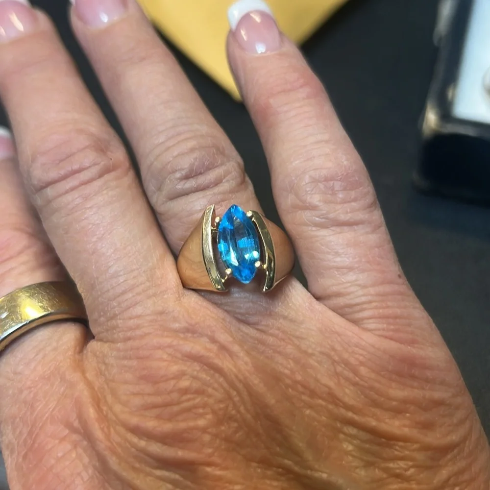 240431 14k yg Blue Topaz sz 6.5 - Picture 3 of 3